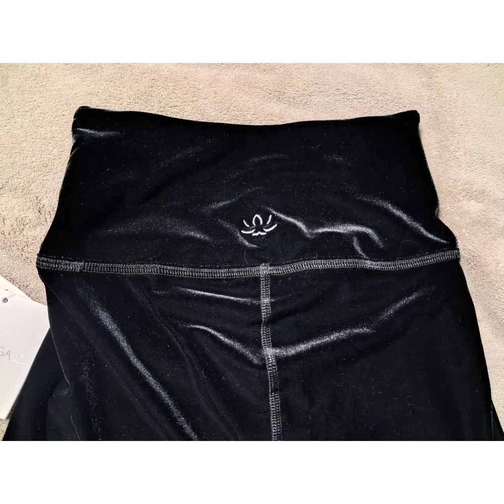NEW! Beyond Yoga Women's Black Velvet High Waist Leggings Size S $99 - Picture 6 of 11